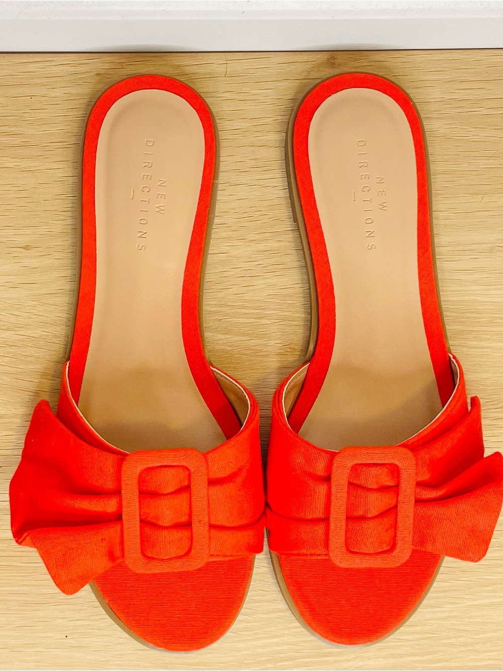 New. new directions Bright Orange Bow Slide